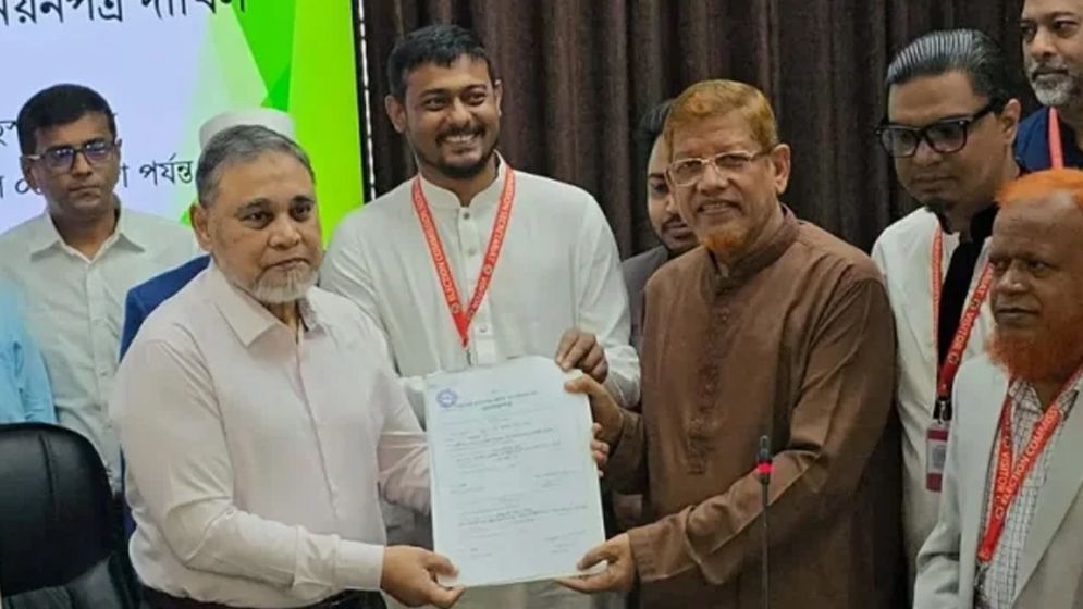 অলি আহমদের মনোনয়ন জমা দিয়ে যা বললেন পাটওয়ারী