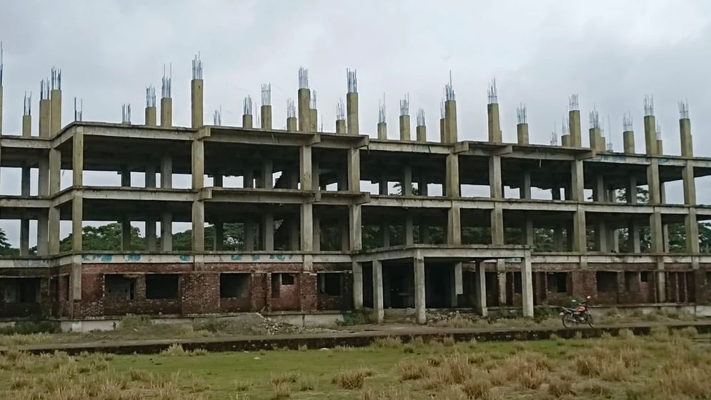 দুই বছর ধরে বন্ধ হাসপাতালের কাজ, দুর্ভোগে রাঙ্গাবালীর মানুষ