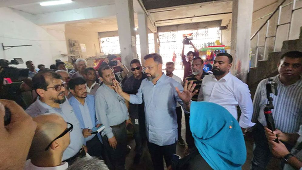 স্টেডিয়ামের বেহাল দশা, প্রশাসককে বরখাস্ত করলেন ক্রীড়া প্রতিমন্ত্রী 