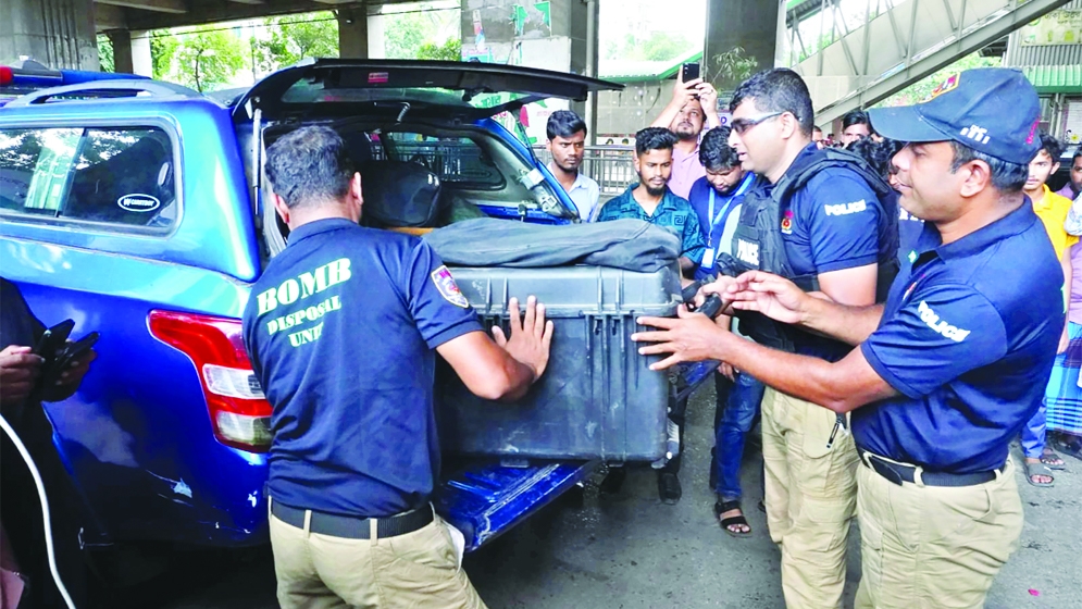 হঠাৎ বেড়েছে বোমা আতঙ্ক