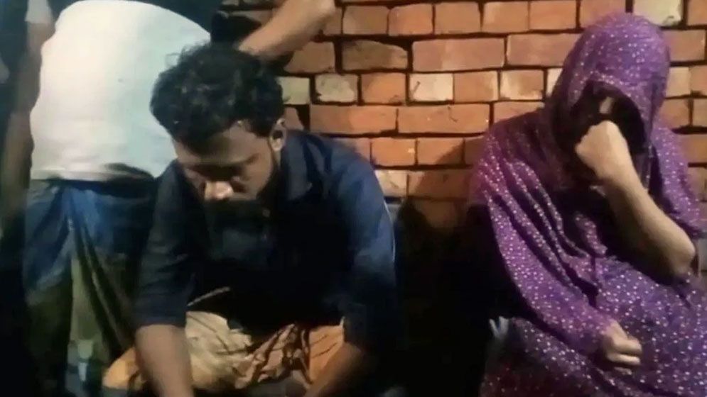 সাতক্ষীরায় নারীর ঘরে জামায়াত কর্মী! দরজা ভেঙে ঢুকে যা দেখলেন স্থানীয়রা  