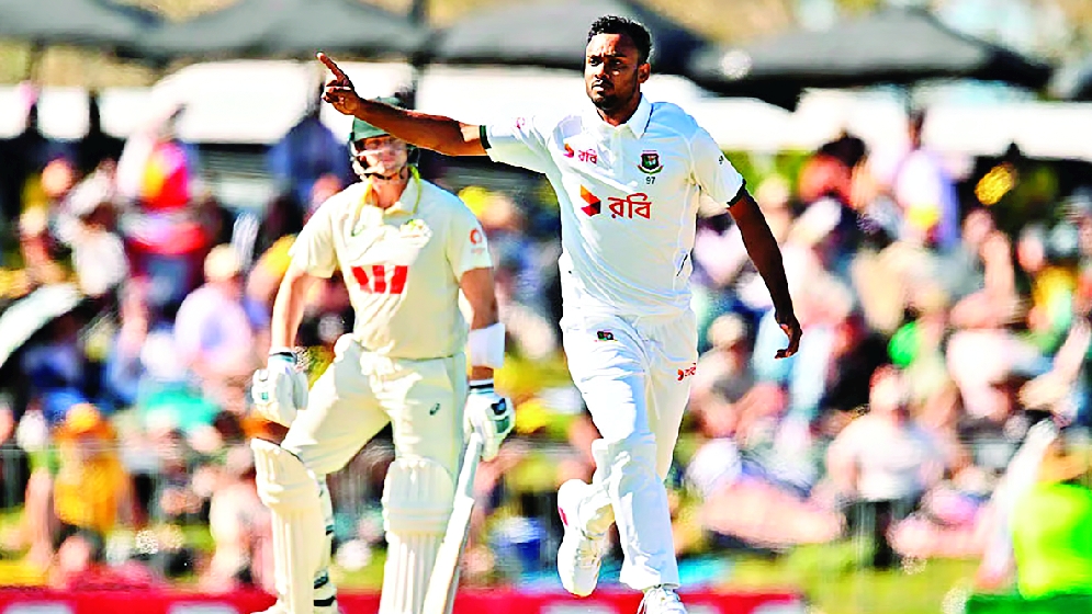 অজিদের চাপে  রেখে লড়াইয়ে ফিরল বাংলাদেশ