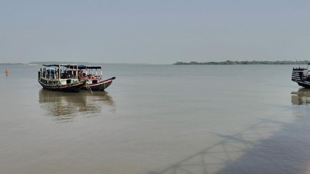 কীর্তন শুনে বাড়ি ফেরার পথে নৌকাডুবি, নিখোঁজ ৪