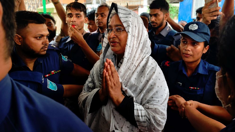 ‘আমাকে তো নিয়ে যাবেনই’,  দীপু মনির আকুতি