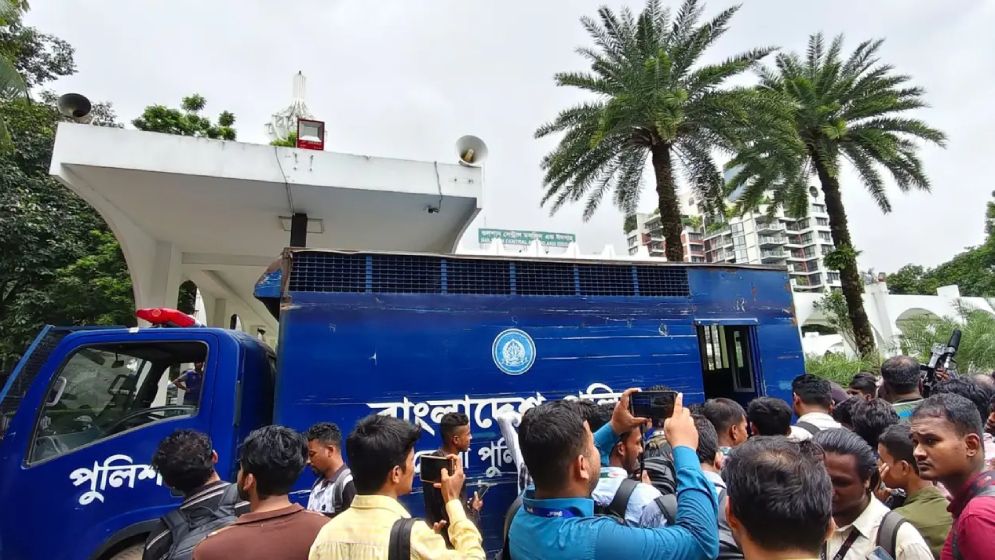গুলশানে দীপু মনির স্বামীর জানাজা অনুষ্ঠিত