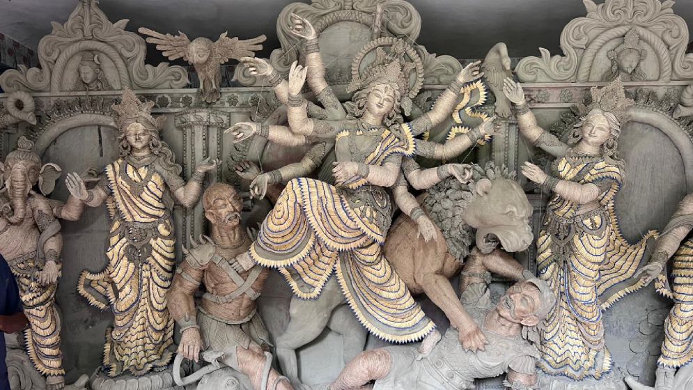 দিয়াশলাই কাঠিতে দেবী দুর্গা, ঢল নামছে দর্শনার্থীদের