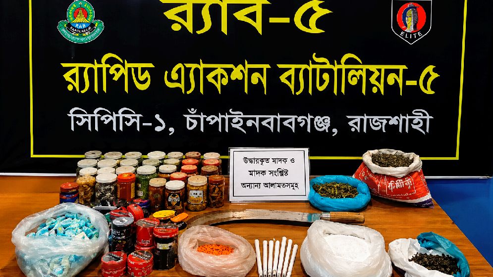 বিপুল গুলি ও বোমা তৈরির সরঞ্জাম উদ্ধার