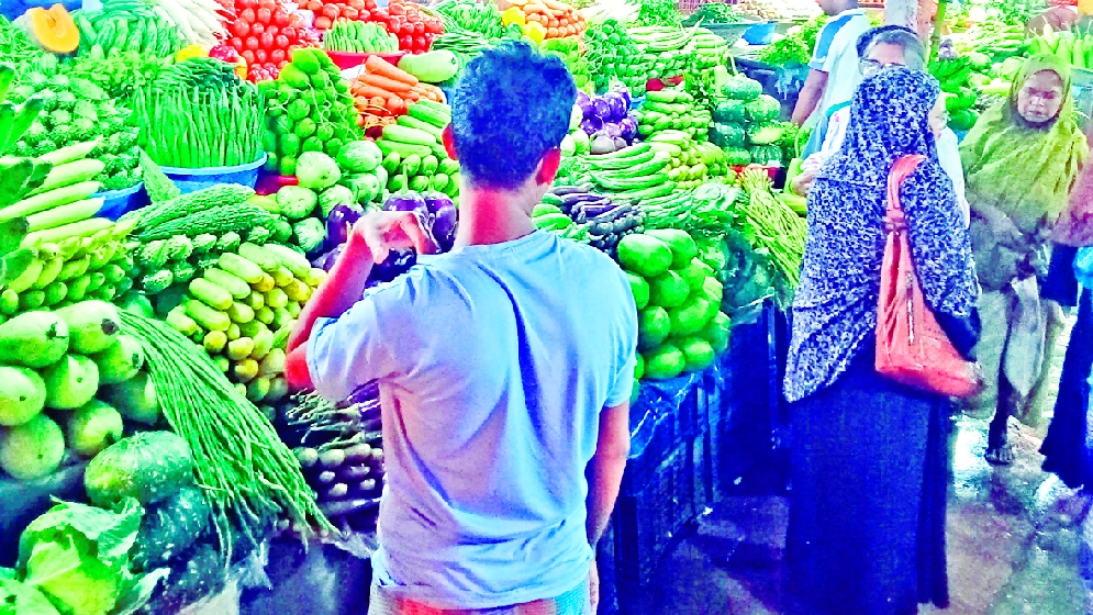বাজারে অস্বস্তি কাটছেই না