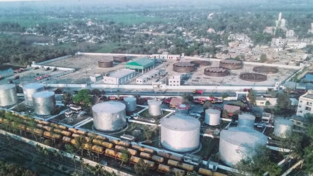 ভয়াবহ অগ্নিকাণ্ড থেকে বাঁচলো পার্বতীপুর রেলহেড ডিপো