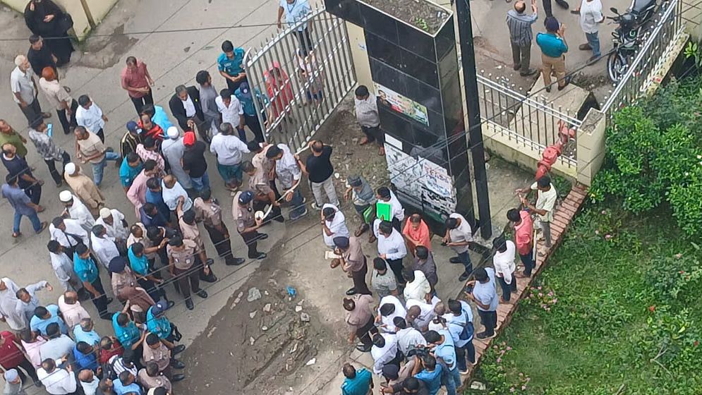 বরিশালে আদালতের সামনে বোমা বিস্ফোরণ