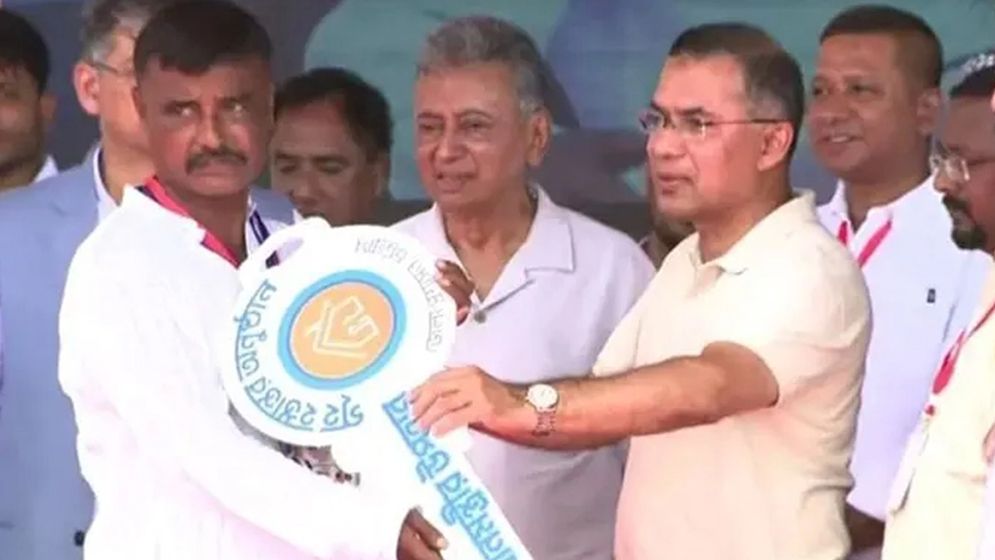 বন্যায় ক্ষতিগ্রস্তরা পেলো নতুন বাড়ির চাবি