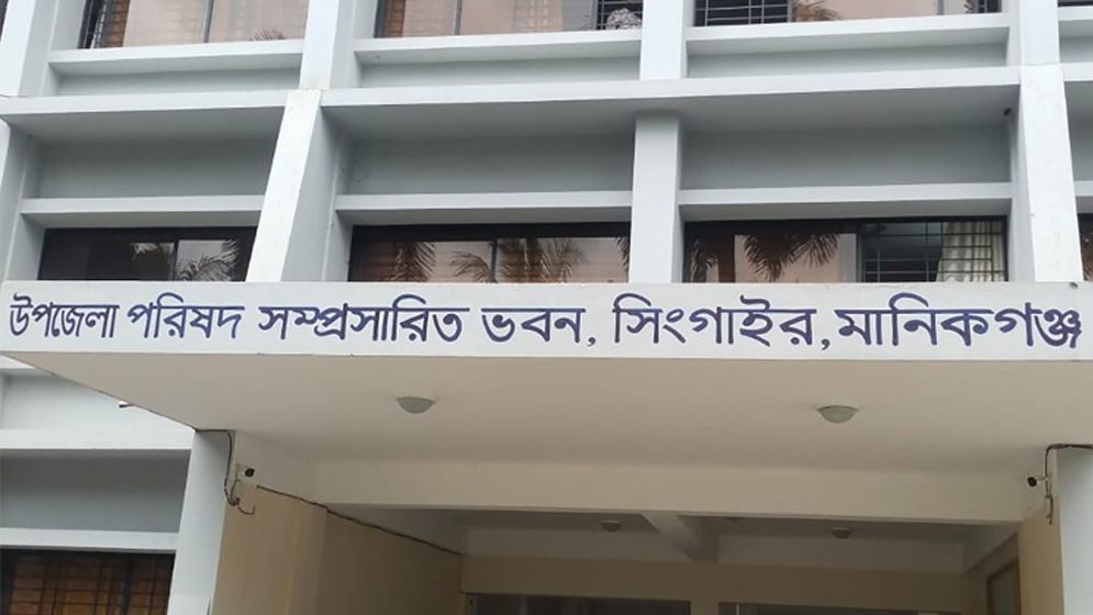 সিংগাইর নির্বাচনে হোঁচট খাচ্ছেন অর্ধশিক্ষিত প্রার্থীরা