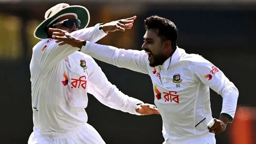 মিরাজের জাদুতে অস্ট্রেলিয়া কোণঠাসা, জয়ের কাছে টাইগাররা