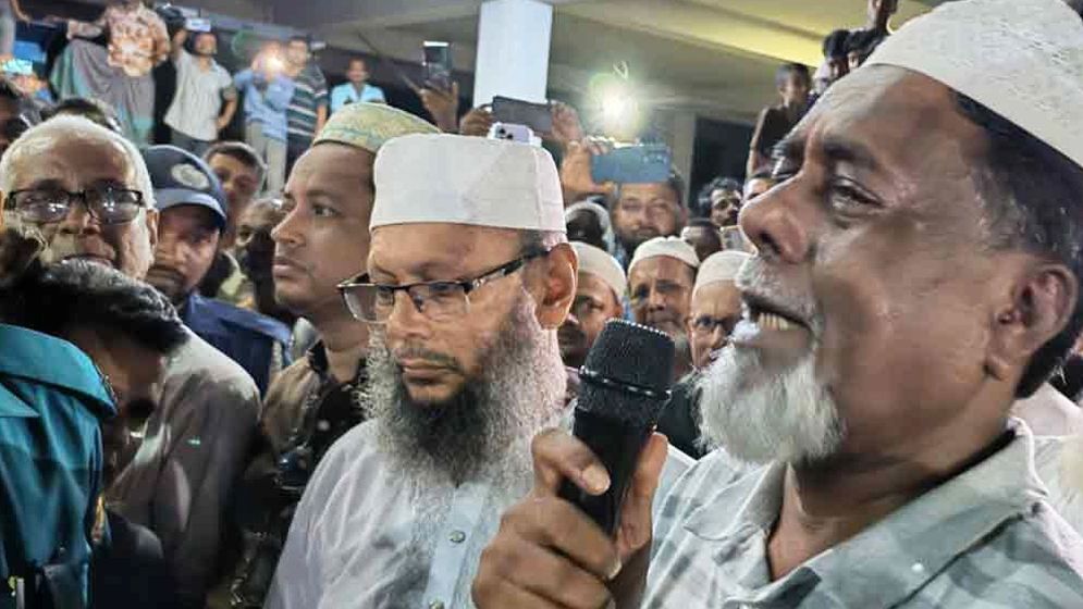 বাবার জানাজায় ডান্ডাবেড়ি পরা কোটালীপাড়ার সাবেক মেয়র