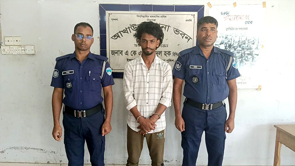 পুলিশের হাতে ধরা খেলো ৭ মামলার আসামি