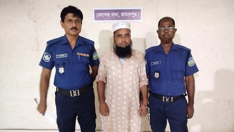 গৃহবধূর গোসলের ভিডিও ধারণ করে হয়রানি, ব্যবসায়ী গ্রেফতার