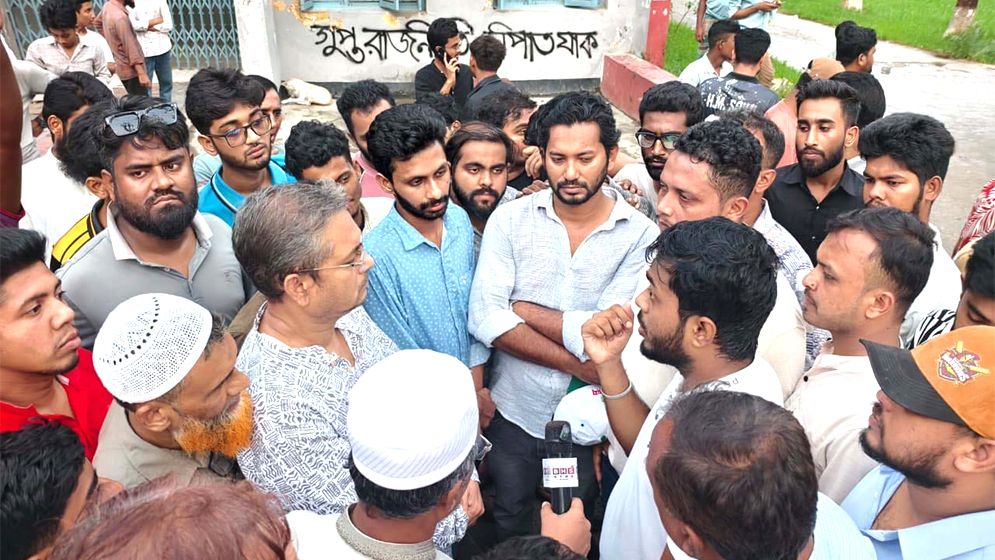 বিএম কলেজ ছাত্রদল-শিবির উত্তেজনা, হল থেকে শিবির কর্মীদের বের করে দেওয়ার অভিযোগ