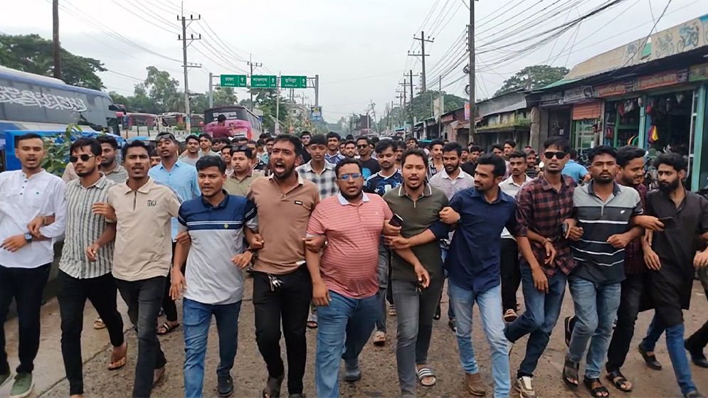 শিবিরের ‘মব সন্ত্রাস ও নৈরাজ্যের’ প্রতিবাদে নোয়াখালীতে ছাত্রদলের বিক্ষোভ