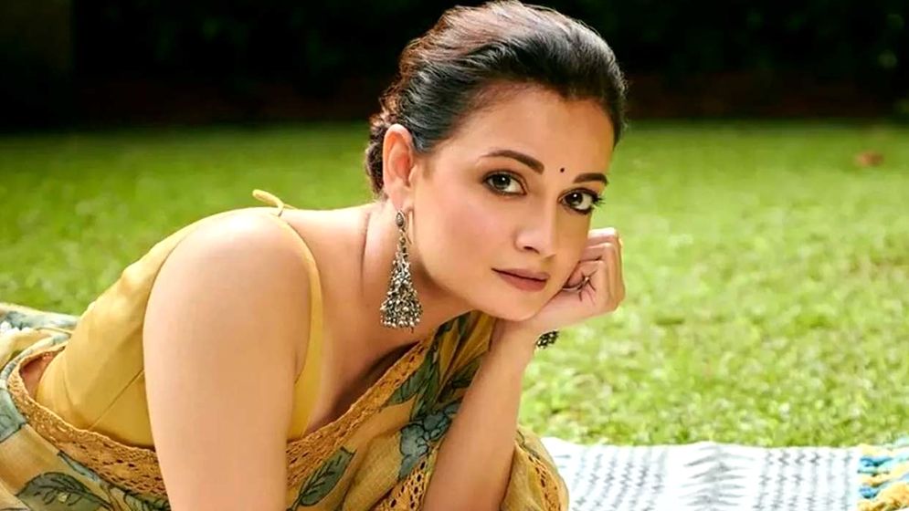 ৭০০ জন লোকের সামনে শুধু অন্তর্বাস পরে দিয়া মির্জা! শুটিংয়ে কী হয়েছিল?  