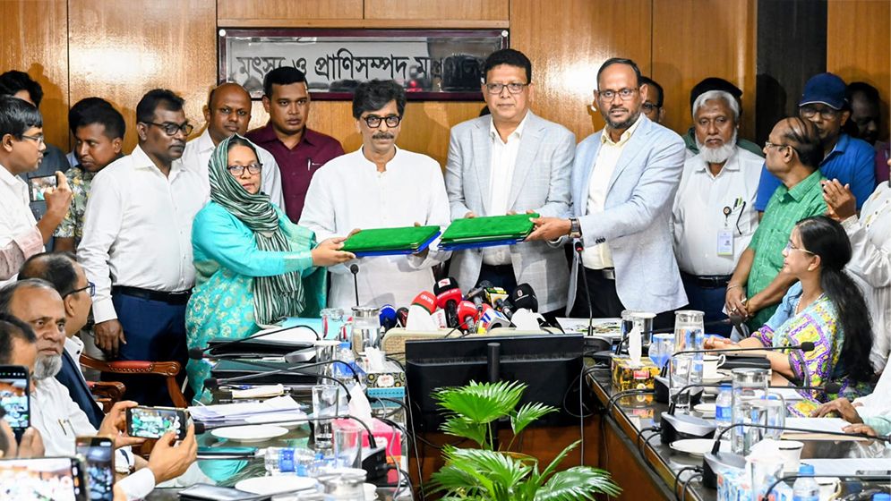 এভিয়ান ইনফ্লুয়েঞ্জা ও গোটপক্স ভ্যাকসিন খামারি পর্যায়ে দেওয়া হবে: কৃষিমন্ত্রী