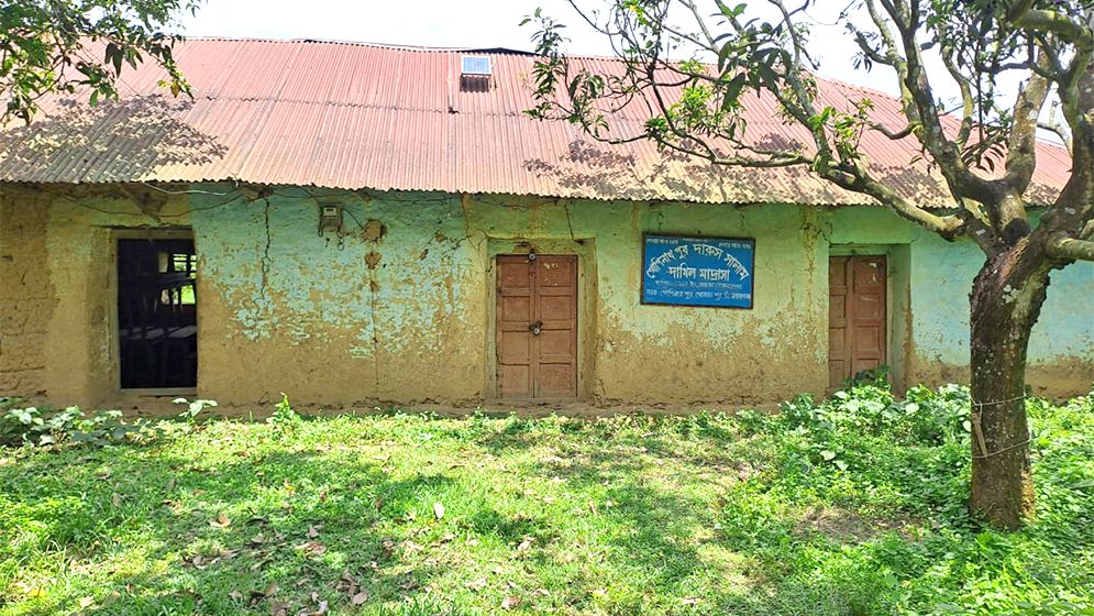 ১৪ শিক্ষার্থীর ১৩ শিক্ষক, এসএসসিতে সবাই ফেল