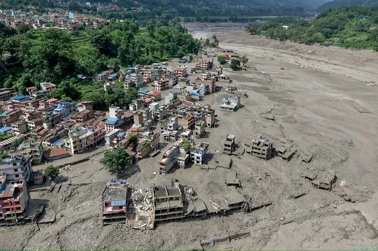 বন্যায় বিপর্যস্ত নেপাল, ছবিতে ভয়াবহ দৃশ্য