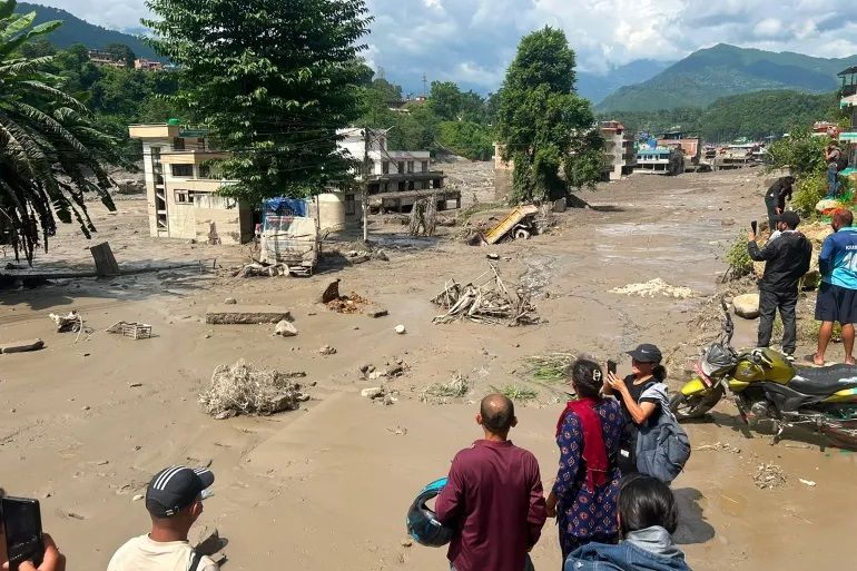 বন্যায় বিপর্যস্ত নেপাল, ছবিতে ভয়াবহ দৃশ্য