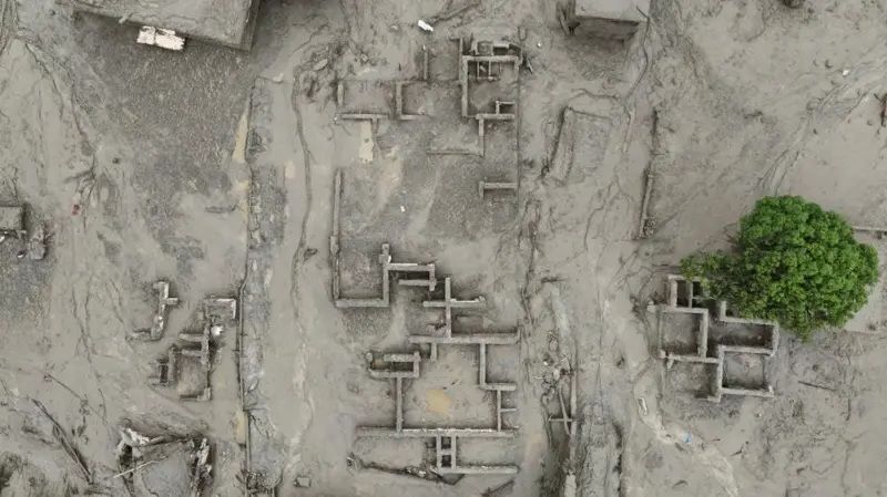 বন্যায় বিপর্যস্ত নেপাল, ছবিতে ভয়াবহ দৃশ্য