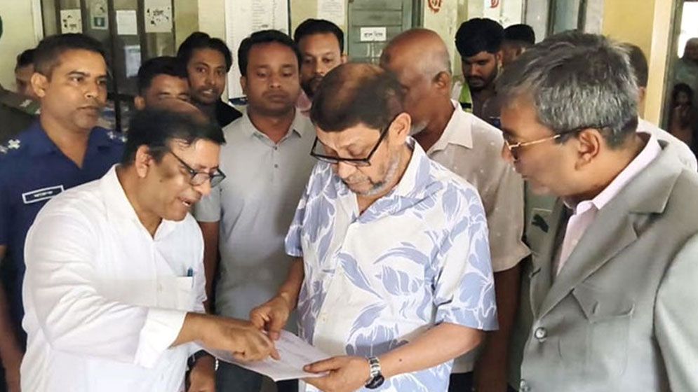 চাঁদপুরে আকস্মিক পরিদর্শনে গিয়ে সিভিল সার্জনকে বদলির নির্দেশ স্বাস্থ্যমন্ত্রীর, অতঃপর  