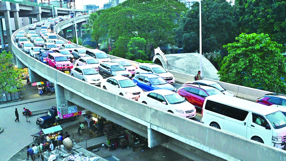 রাজধানীতে বেড়েছে যানজট