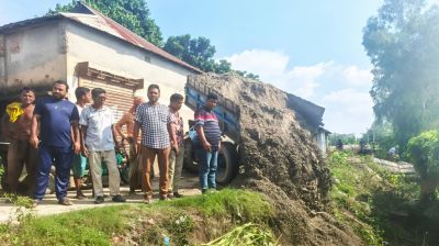 সরিষাবাড়ীতে জনদুর্ভোগ লাঘবে নিজস্ব অর্থায়নে রাস্তা সংস্কার