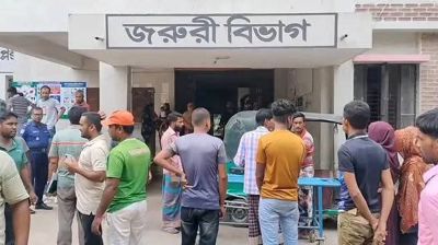 চাঁপাইনবাবগঞ্জে সড়ক দুর্ঘটনায় নিহত ৪