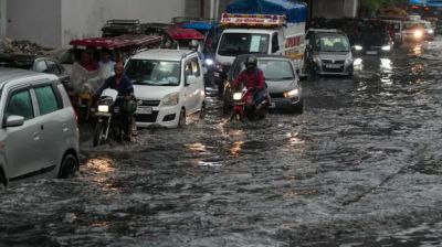 ভারী বৃষ্টিতে বিপর্যস্ত দিল্লি, রেড অ্যালার্ট জারি