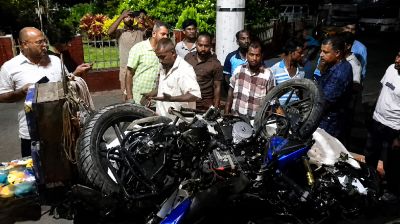 গাড়ির ধাক্কায় প্রান গেল ৩ মোটরসাইকেল আরোহীর