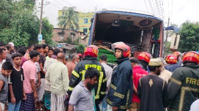 সাতসকালেই সড়কে প্রাণ গেল ৬ জনের