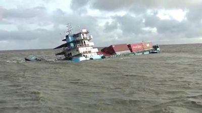 ভারতের উপকূলে বাংলাদেশীসহ ২৪ নাবিক নিয়ে জাহাজডুবি