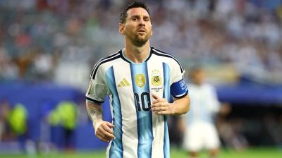 ফুটবল থেকে মেসির অনির্দিষ্টকালের বিরতি