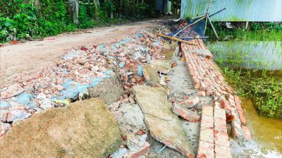 ‘বৃষ্টির কারণে গাইড ওয়াল ভেঙে পড়েছে, আমাদের কিছু করার নেই’