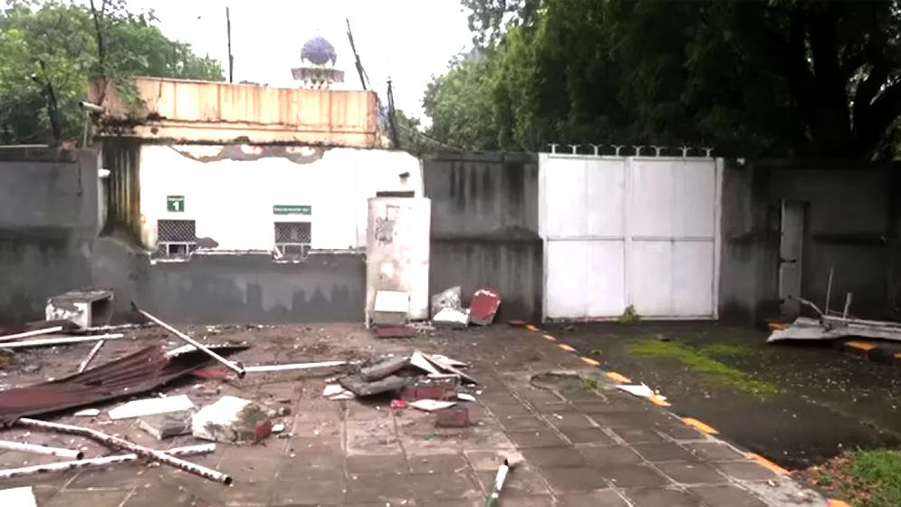 পাকিস্তান হাইকমিশনে বুলডোজার চালাল ভারত