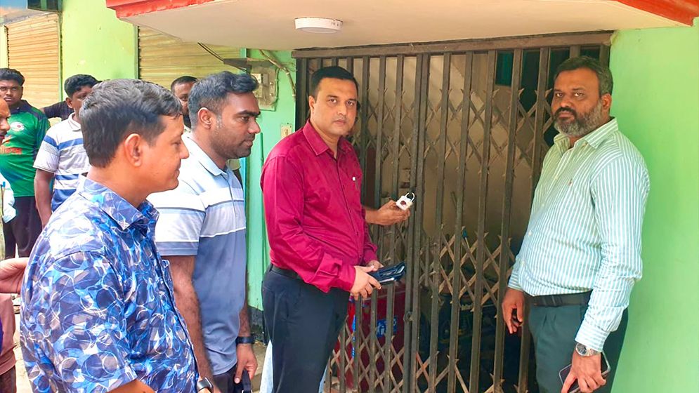 গোদাগাড়ীতে অনিয়মের অভিযোগে ক্লিনিক সিলগালা