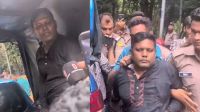 ৩২ নম্বরে ফুল দিতে গিয়ে আটক যুবক
