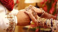বিয়ে করলেই মিলবে ৫ লাখ টাকা