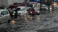 ভারী বৃষ্টিতে বিপর্যস্ত দিল্লি, রেড অ্যালার্ট জারি