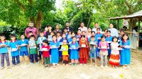 পাহাড়ে সুবিধাবঞ্চিত ৩৯৭  শিক্ষার্থীদের হাতে পৌঁছাল চক-স্লেট