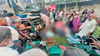 বাসের ধাক্কায় অটোরিকশা চালকসহ নিহত ২