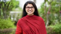 রাতে ওনারা পাশাপাশি বসেন, মাঝখানে চোখ হারায় কর্মীরা