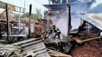 রায়গঞ্জে ভয়াবহ অগ্নিকাণ্ড, পুড়ল ৭ দোকানের সব