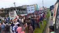 শিক্ষার্থীদের ওপর উঠে গেল বাস, প্রাণ গেল স্কুলছাত্রীর