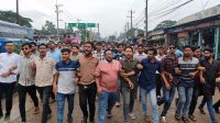 শিবিরের ‘মব সন্ত্রাস ও নৈরাজ্যের’ প্রতিবাদে নোয়াখালীতে ছাত্রদলের বিক্ষোভ