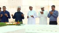 শপথের আগে জিয়াউর রহমান ও খালেদা জিয়ার কবরে রাষ্ট্রপতির শ্রদ্ধা